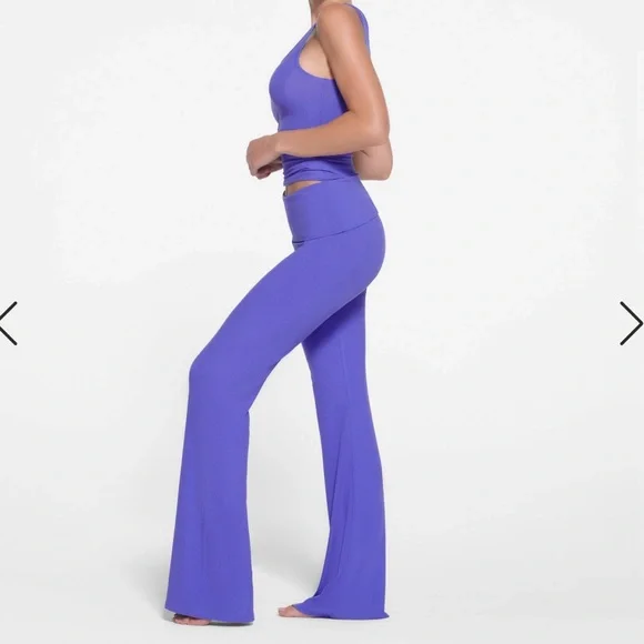 Only tried on soft lounge set with fold down pants. Top is no longer sold RARE - Picture 7 of 13